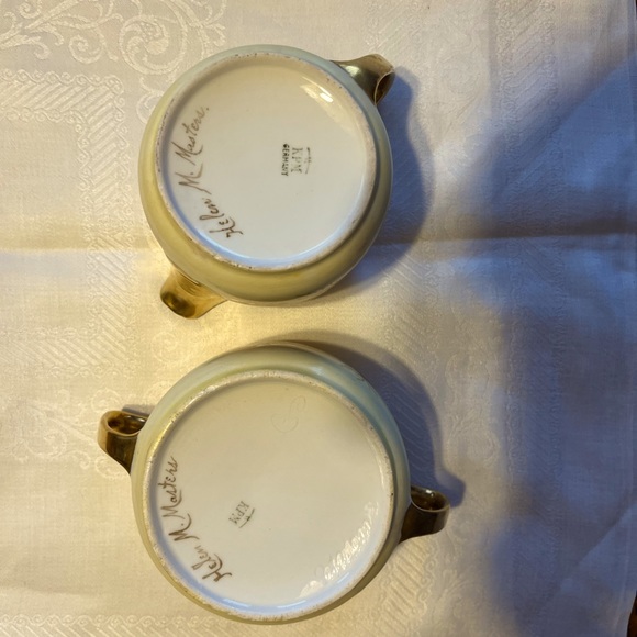 Antique KPM Creamer and Sugar with Lid--Pretty Daisy Pattern - Picture 3 of 4